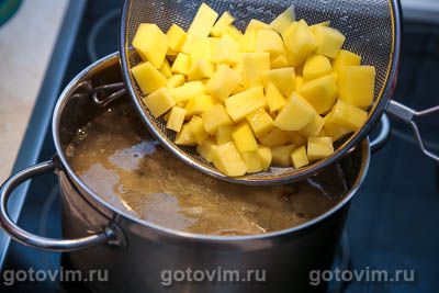 Суп из говядины с картофелем и брынзой