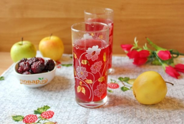 Компот из ежевики и яблок Компот из ежевики и яблок