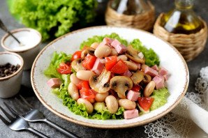 Салат с фасолью, ветчиной и грибами Салат с фасолью, ветчиной и грибами