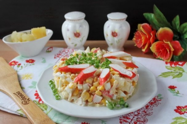 Салат "Искушение" с ананасами Салат "Искушение" с ананасами