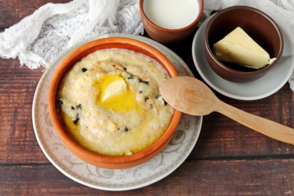 Кукурузная каша с черносливом