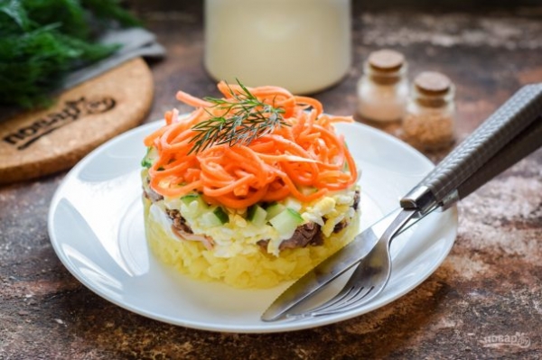 Слоеный салат с тунцом и картофелем Слоеный салат с тунцом и картофелем