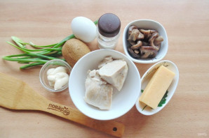 Салат с курицей, киви и грибами Салат с курицей, киви и грибами