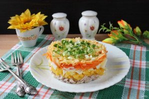 Салат с корейской морковью, курицей и ананасами Салат с корейской морковью, курицей и ананасами