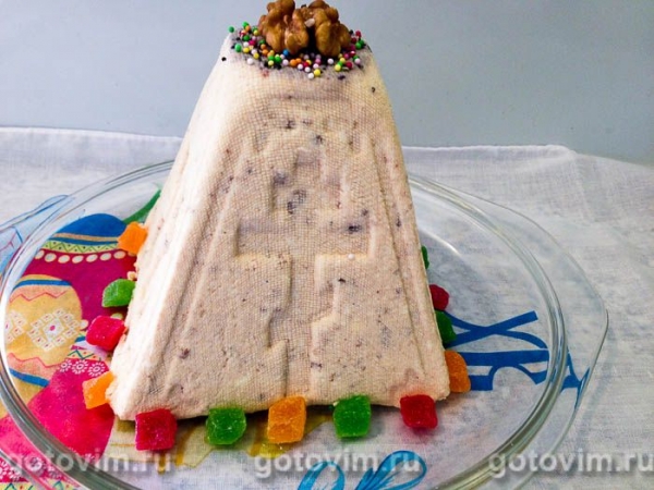 Пасха с вареной сгущенкой и грецкими орехами