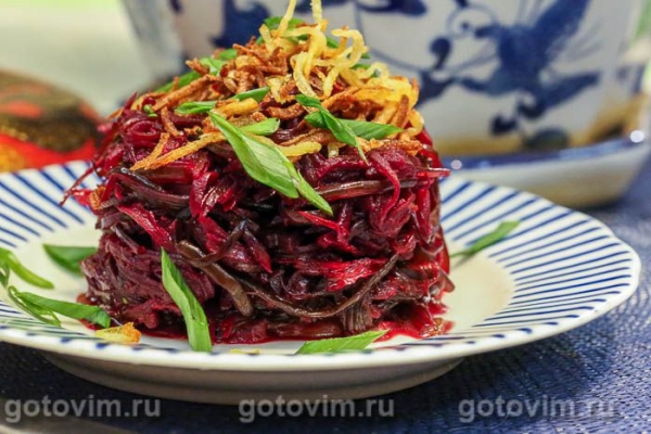 Салат из чуки с тушеной свеклой Салат из чуки с тушеной свеклой
