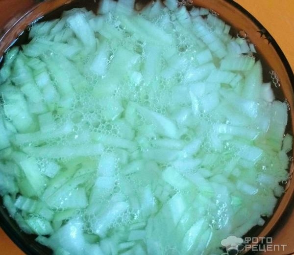 Рецепт: Салат с курицей - с сыром и сухариками Рецепт: Салат с курицей - с сыром и сухариками
