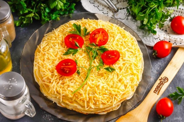 Блинный торт с помидорами и сыром Блинный торт с помидорами и сыром