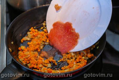 Суп из говядины с помидорами и консервированным зеленым горошком Суп из говядины с помидорами и консервированным зеленым горошком