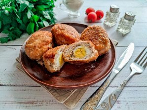 Котлеты с перепелиным яйцом внутри