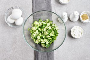 Салат из яиц и зеленого лука