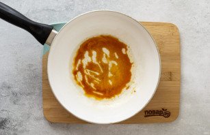 Карамелизированные овощи в сковороде