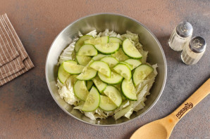 Салат с тунцом и пекинской капустой