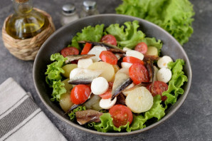 Салат с копченой салакой