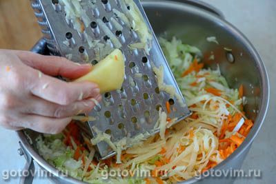 Запеканка из капусты с картофелем и морковью