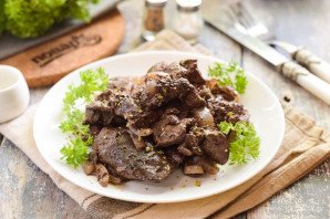 Куриная печень с медом и луком Куриная печень с медом и луком