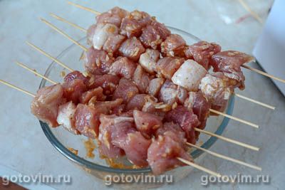 Мясо на шпажках в духовке, запеченное в рукаве Мясо на шпажках в духовке, запеченное в рукаве