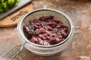 Куриная печень с медом и луком Куриная печень с медом и луком