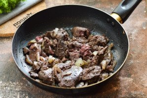 Куриная печень с медом и луком Куриная печень с медом и луком