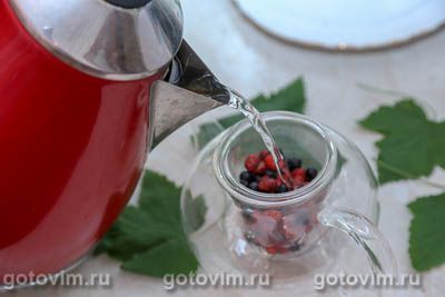 Ягодный чай с земляникой и черникой
