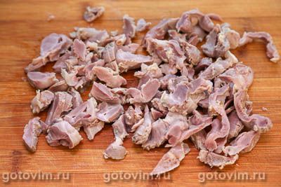 Куриные желудки, тушенные с картофелем и капустой
