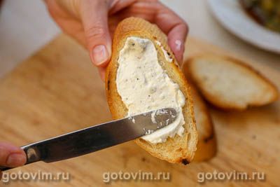 Брускетта с запеченным перцем и творожным сыром