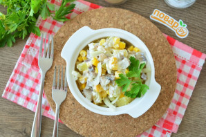 Салат из сельди с кукурузой Салат из сельди с кукурузой