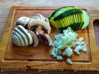 Цукини (или кабачки), запечённые с ветчиной и грибами Цукини (или кабачки), запечённые с ветчиной и грибами