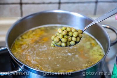 Куриный суп с зеленым горошком и вермишелью Куриный суп с зеленым горошком и вермишелью