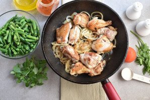 Тушеная фасоль с курицей Тушеная фасоль с курицей