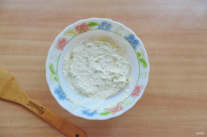 Творожный соус с чесноком и зеленью Творожный соус с чесноком и зеленью