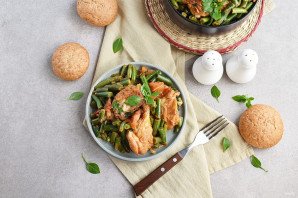 Тушеная фасоль с курицей Тушеная фасоль с курицей