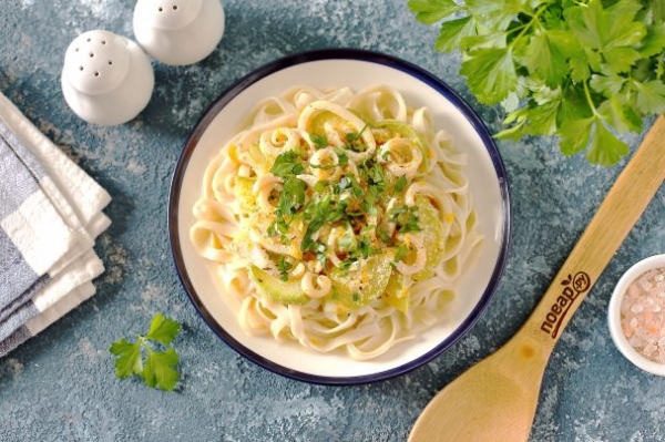 Паста с кальмарами и кабачками Паста с кальмарами и кабачками
