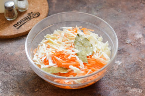 Салат из маринованной капусты с морковью Салат из маринованной капусты с морковью