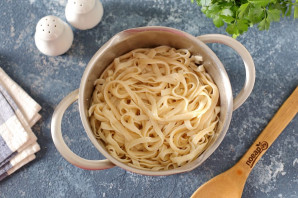 Паста с кальмарами и кабачками Паста с кальмарами и кабачками