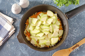 Паста с кальмарами и кабачками Паста с кальмарами и кабачками