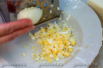 Бутерброды с красной икрой, плавленым сыром и яйцом Бутерброды с красной икрой, плавленым сыром и яйцом