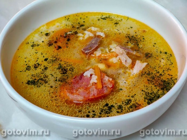 Канжа - португальский куриный суп с рисом и колбасой чоризо Канжа - португальский куриный суп с рисом и колбасой чоризо