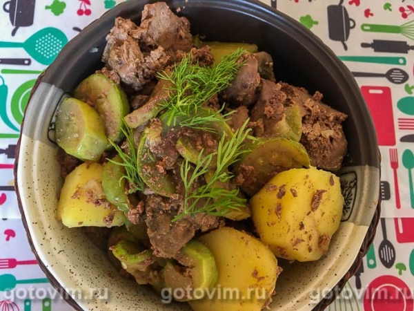 Куриная печень с кабачками, картофелем и паприкой Куриная печень с кабачками, картофелем и паприкой