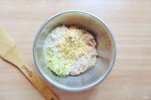 Котлеты из фарша с кабачком и сыром Котлеты из фарша с кабачком и сыром