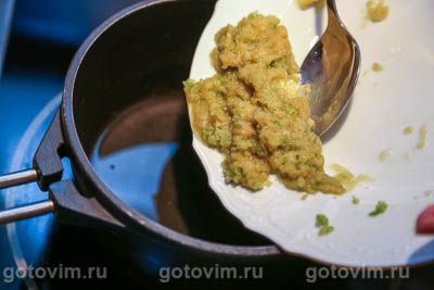 Свиная грудинка с соусом из хрена и яблок Свиная грудинка с соусом из хрена и яблок