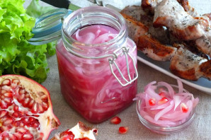Маринованный лук в гранатовом соке Маринованный лук в гранатовом соке