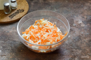Салат из маринованной капусты с морковью Салат из маринованной капусты с морковью