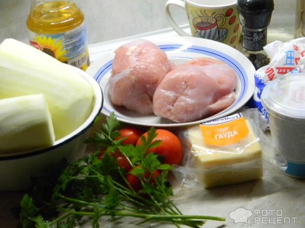 Рецепт: Индюшатина под сырно-сметанным соусом - на подушке из кабачков Рецепт: Индюшатина под сырно-сметанным соусом - на подушке из кабачков