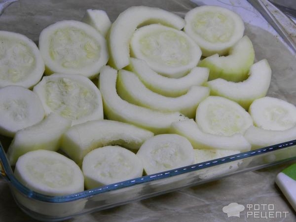 Рецепт: Индюшатина под сырно-сметанным соусом - на подушке из кабачков Рецепт: Индюшатина под сырно-сметанным соусом - на подушке из кабачков