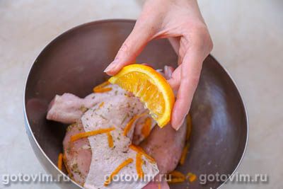 Куриные бедра с апельсином, медом и розмарином в духовке Куриные бедра с апельсином, медом и розмарином в духовке