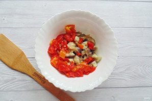 Салат из запеченных баклажанов, помидоров и перца Салат из запеченных баклажанов, помидоров и перца
