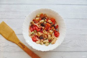 Салат из запеченных баклажанов, помидоров и перца Салат из запеченных баклажанов, помидоров и перца