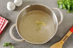 Щи с солеными огурцами и свежей капустой Щи с солеными огурцами и свежей капустой