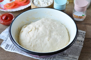 Пицца с курицей и персиками Пицца с курицей и персиками